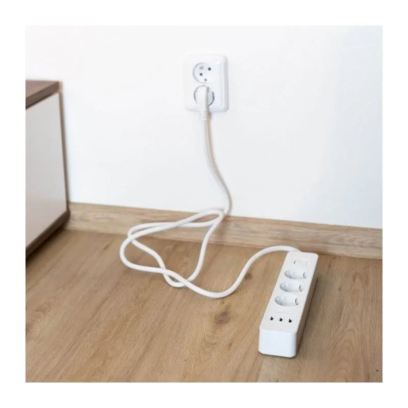 Skjult GSM-lytteenhed i strømfordeler med USB og 7 m lydområde
