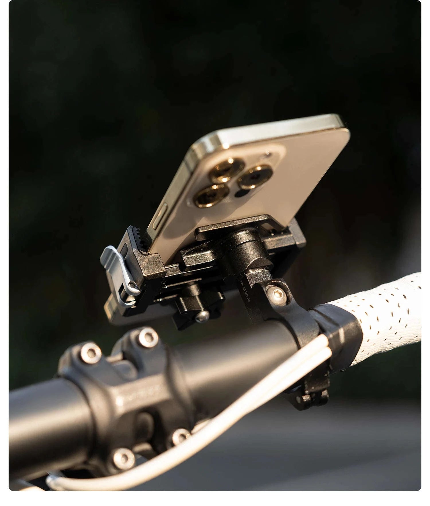 360° Rotating Motorcycle & Bicycle Phone Holder with Shock Absorption-250016001