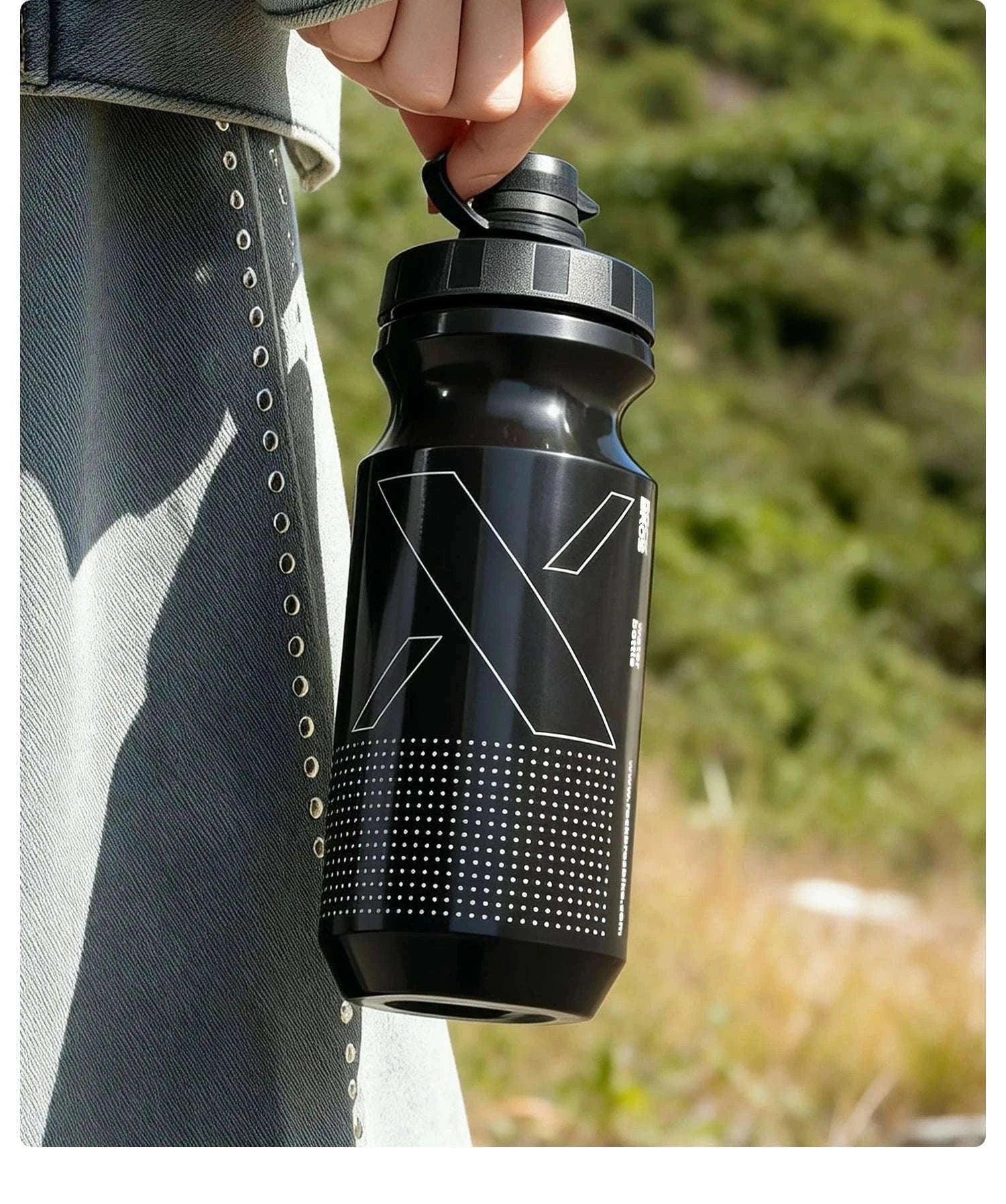 600ml Cycling Water Bottle with Dust Cover Leakproof Squeeze Design-White