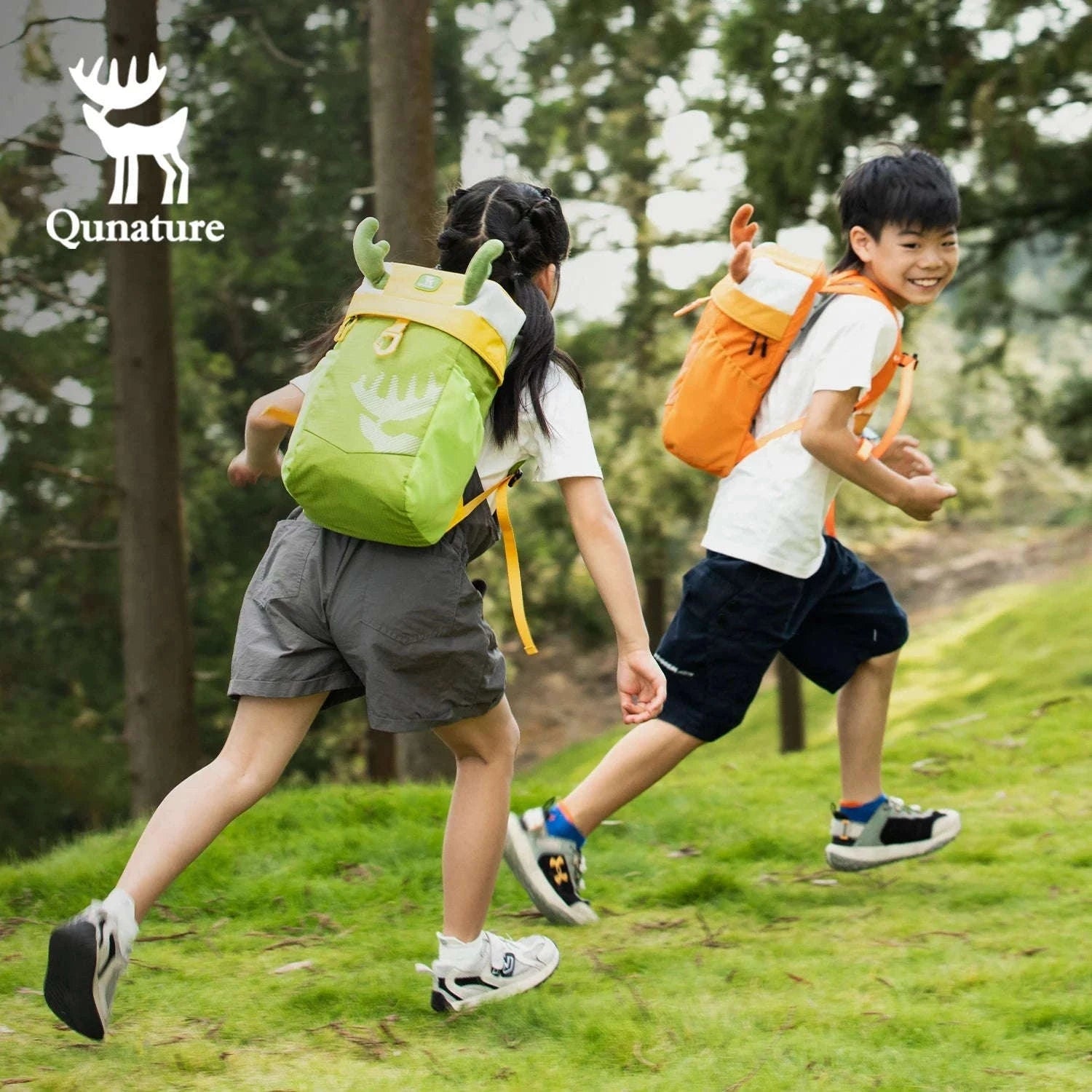8L Kids Lightweight Hiking Backpack Breathable Nylon Daypack-60012801
