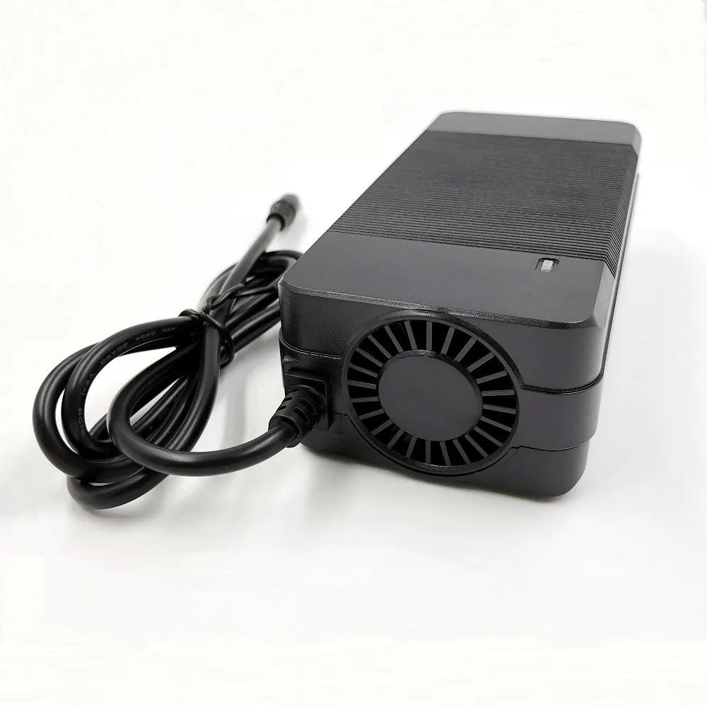 54.6 V 3 A-oplader voor 13S 48 V lithium-ionaccu's