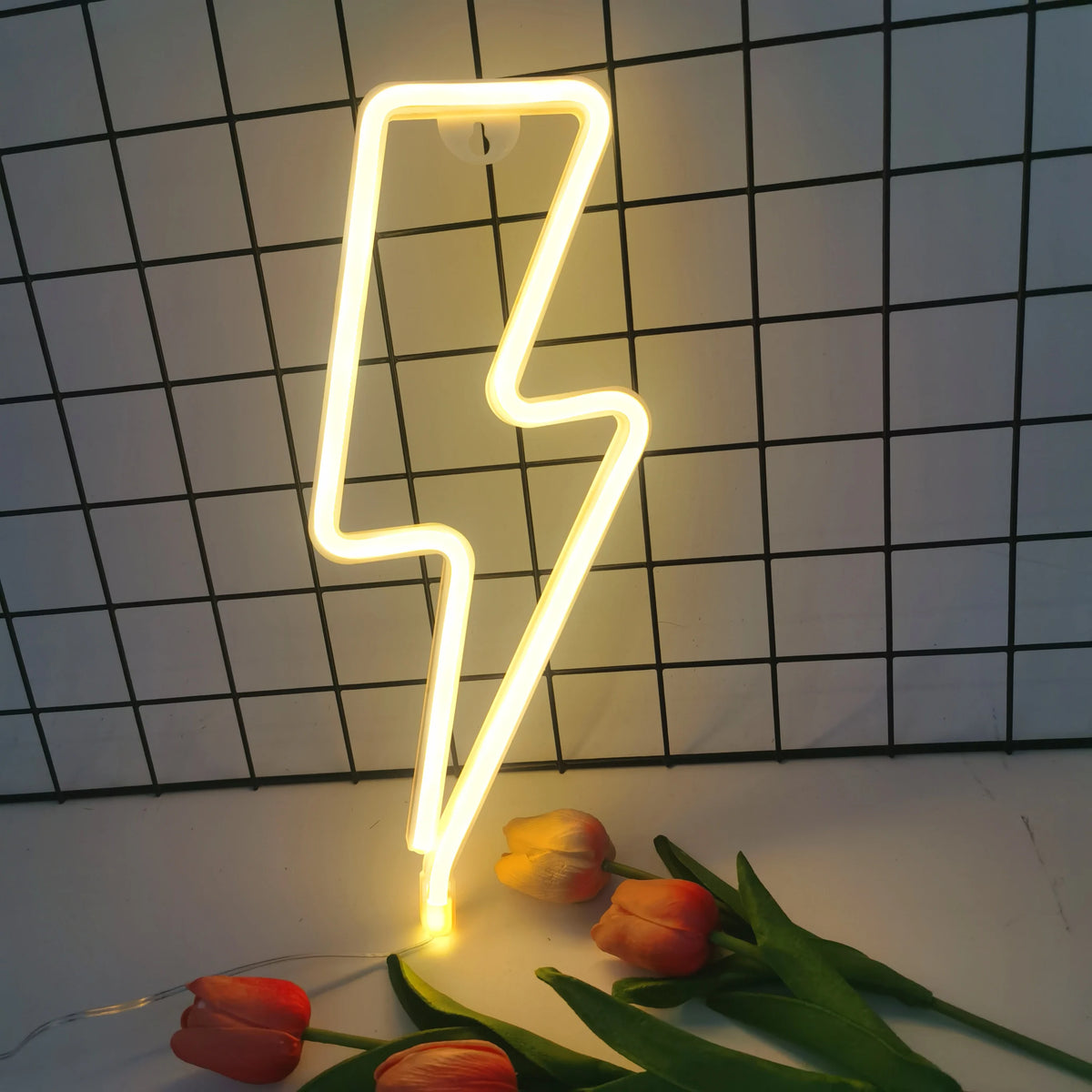Neonska LED svjetiljka u obliku munje
