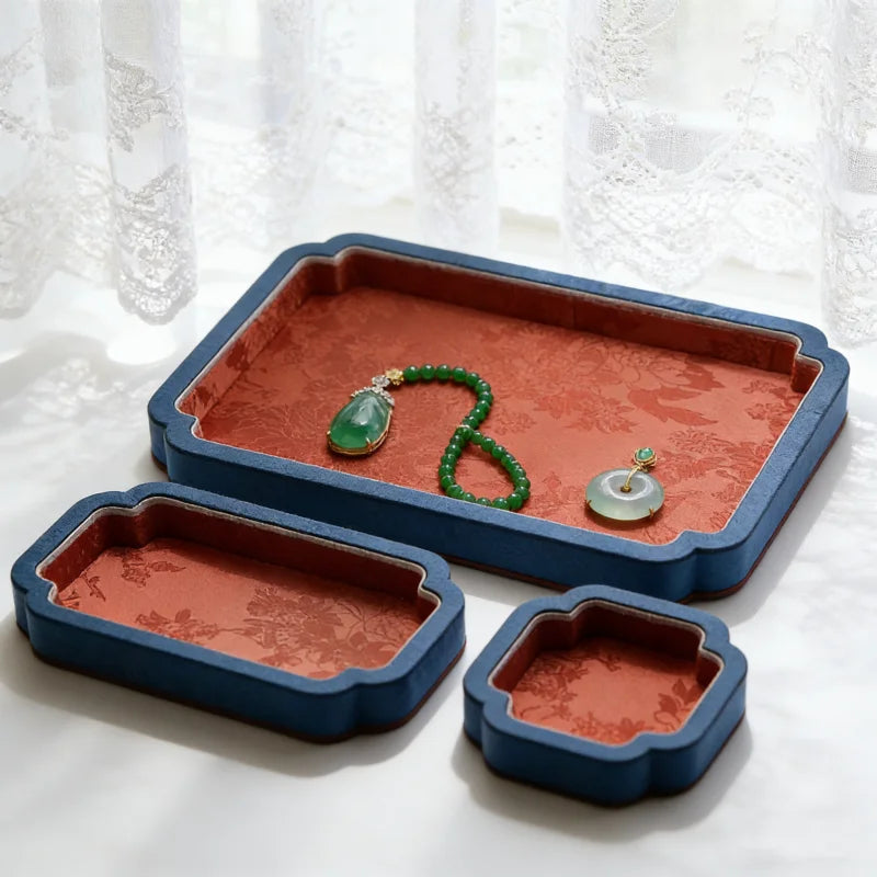 Tabuleiro de exposição de joias em veludo