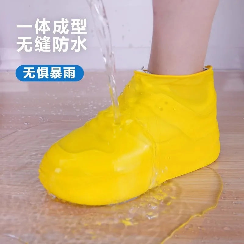 1 Pair Latex WaterProof Shoe Covers Lip-resistant Rubber Rain Boot Rain Gear Overshoes Accessories for Outdoor Rainy Day