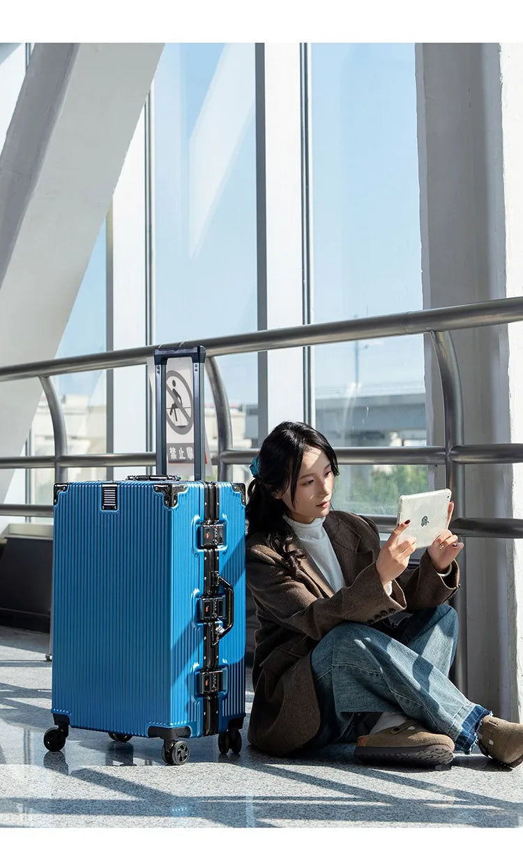 Aluminum Frame Suitcase with Silent All-Terrain Wheels and Cup Holder