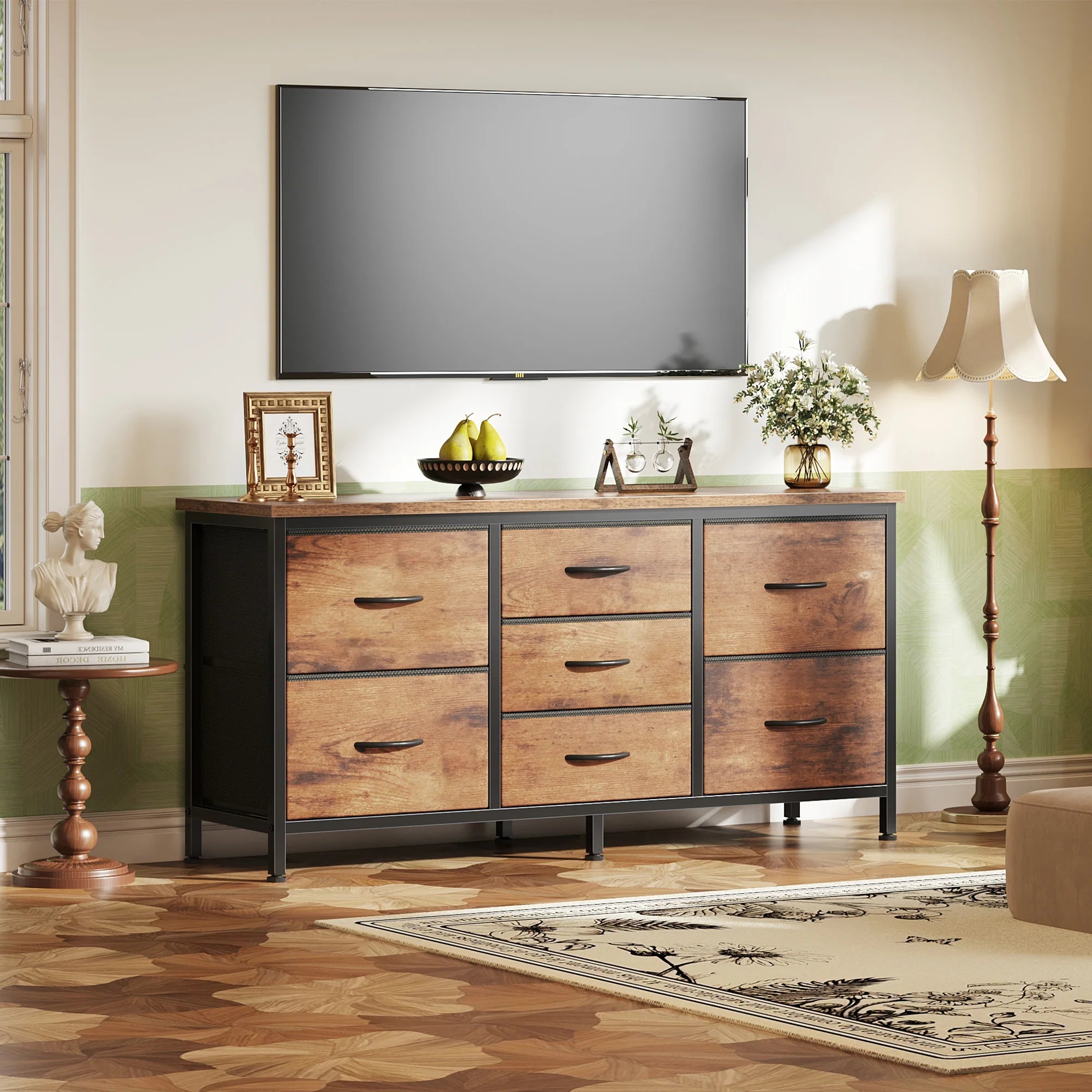 Komoda s 7 zásuvkami, stojan na TV s úložným prostorem a nabíjecí stanicí pro televize 32–55”