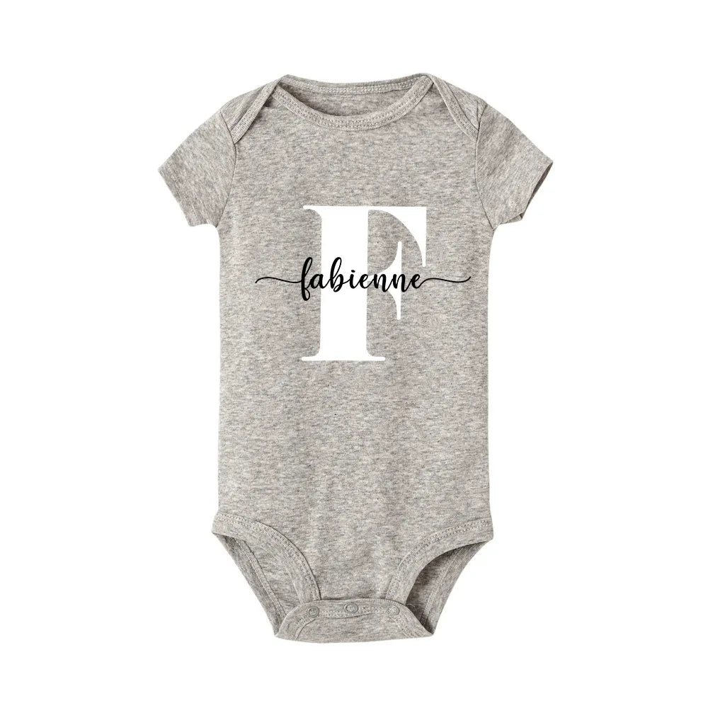 Personalisierte Initial-Baby-Bodysuit – Namensoptionen