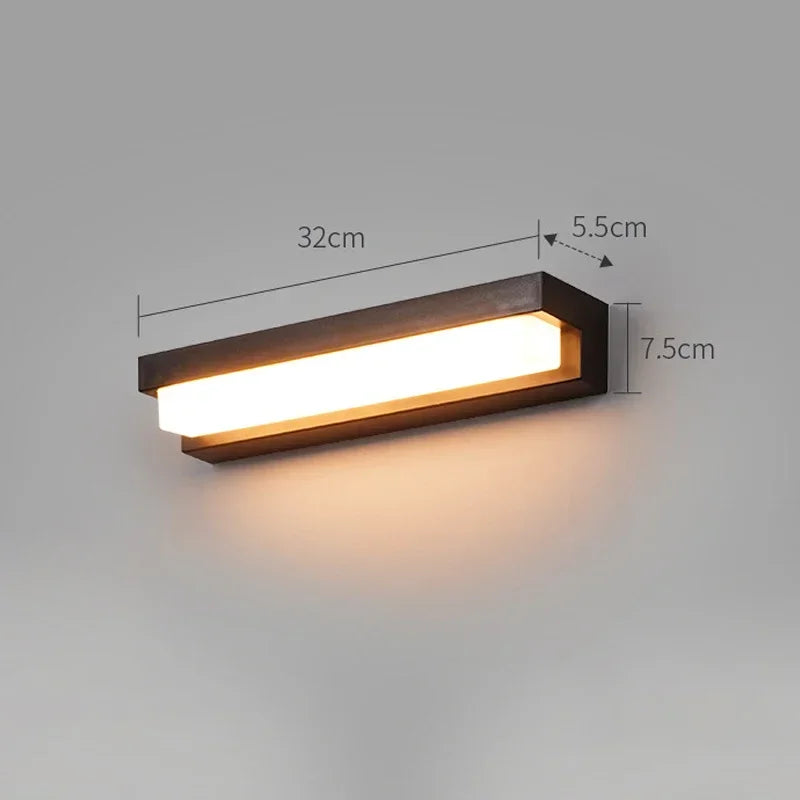 Solarbetriebene LED-Wandleuchte, Optionen in Schwarz oder Silber