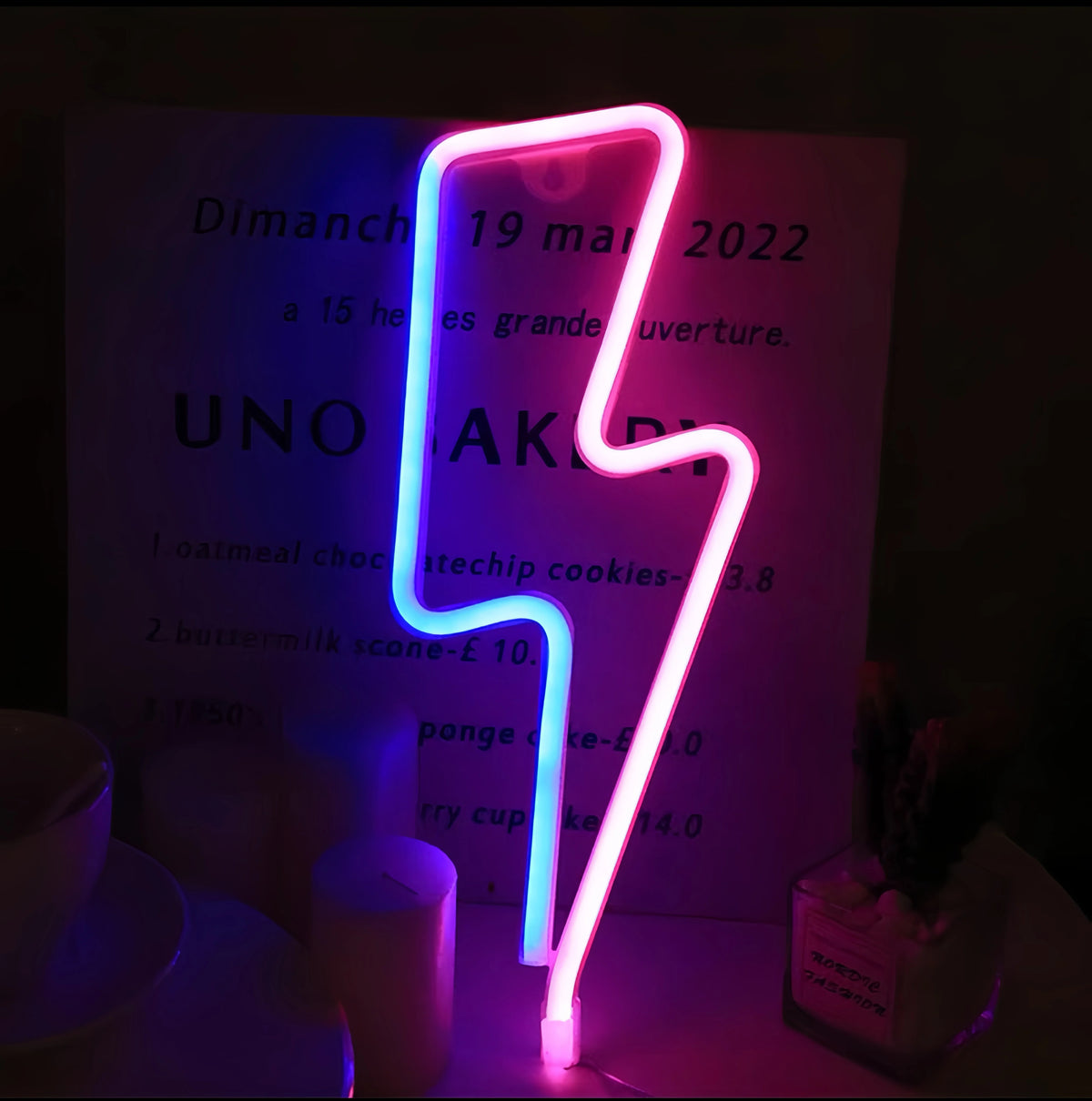 Neonska LED svjetiljka u obliku munje