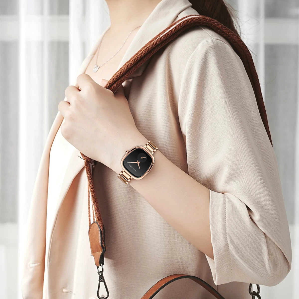 Dámské quartzové náramkové hodinky v růžově zlatém oválném sudovém designu