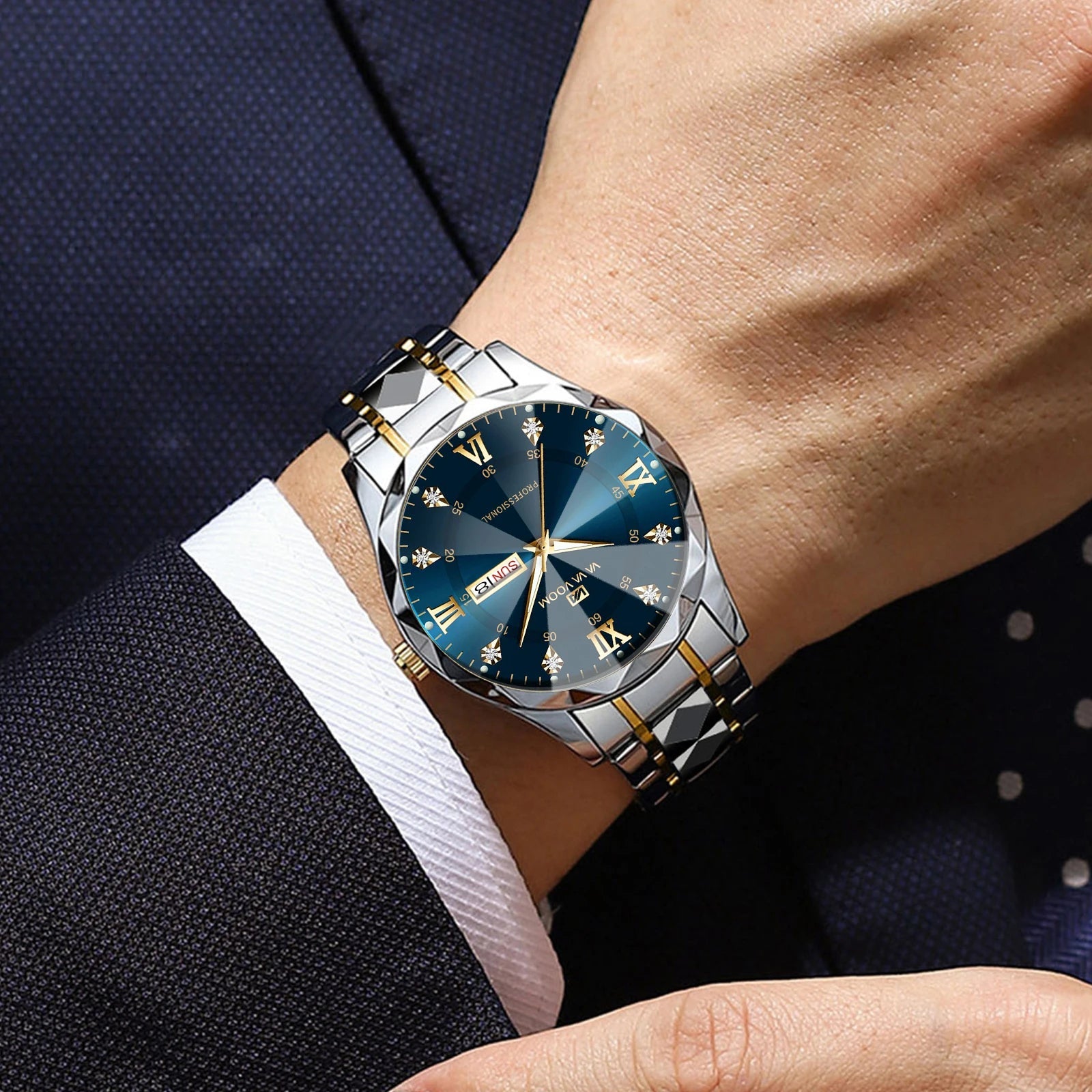 2024 New Men's Watch Fashion Rivet Stainless Steel Strap Luxury Water Diamond Diamond Luminous Blue Gold Dial Business Men Watch