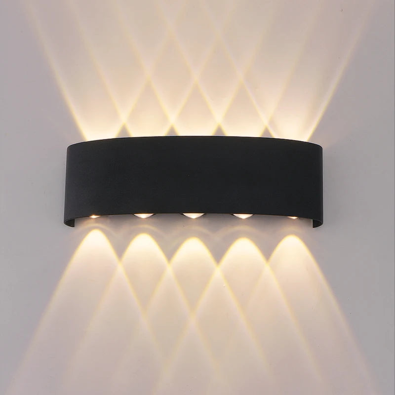 LED-wandlamp die omhoog en omlaag schijnt, warm of koel wit