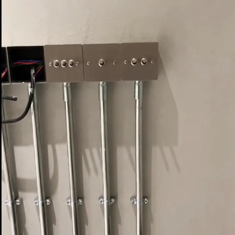 Interruptores de pared, enchufes y accesorios de acero cepillado