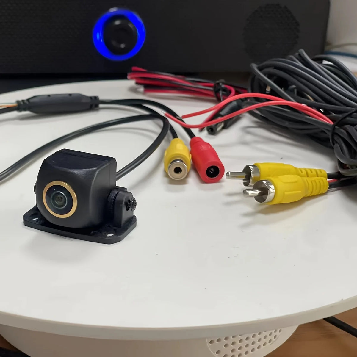 Langallinen peruutuskamera RCA-kaapelilla