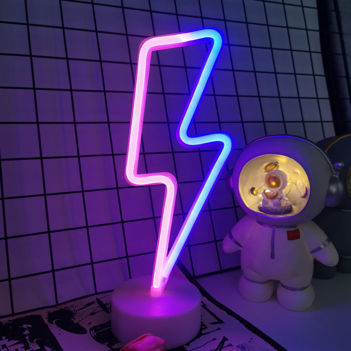 Luz decorativa LED em forma de raio, alimentada por USB ou pilhas AA