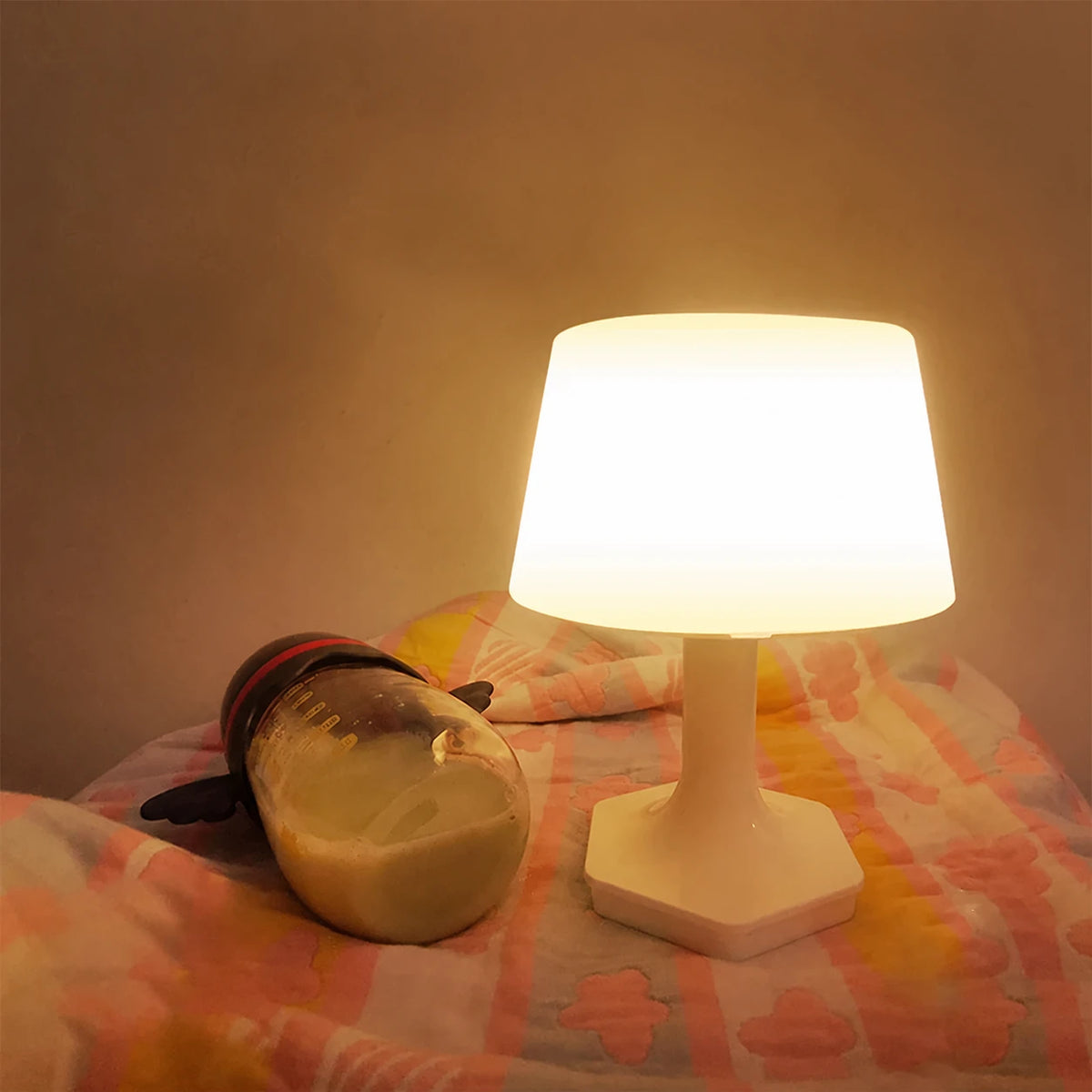 Nabíjateľná stmievateľná LED stolová lampa