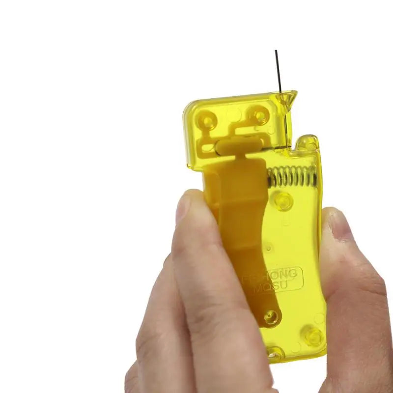 Automatischer Nadeleinfädler für einfaches Hand- und Maschinennähen
