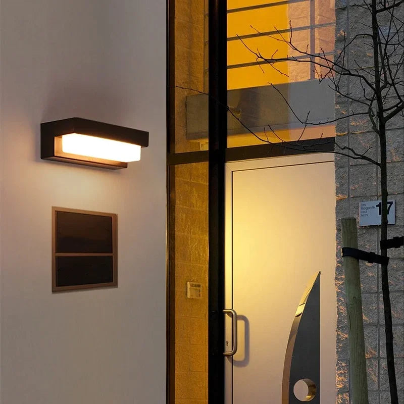 Zewnętrzna solarna lampa ścienna LED z trzema trybami barwy światła