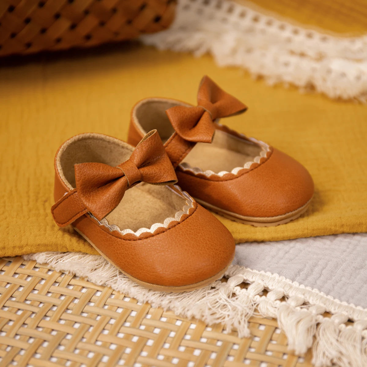 Retro Solid Color Bow Princess Baby Walking Shoes