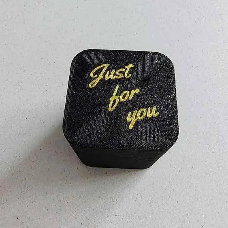 Kreatívna darčeková krabička s vystreľujúcim prostredníkom