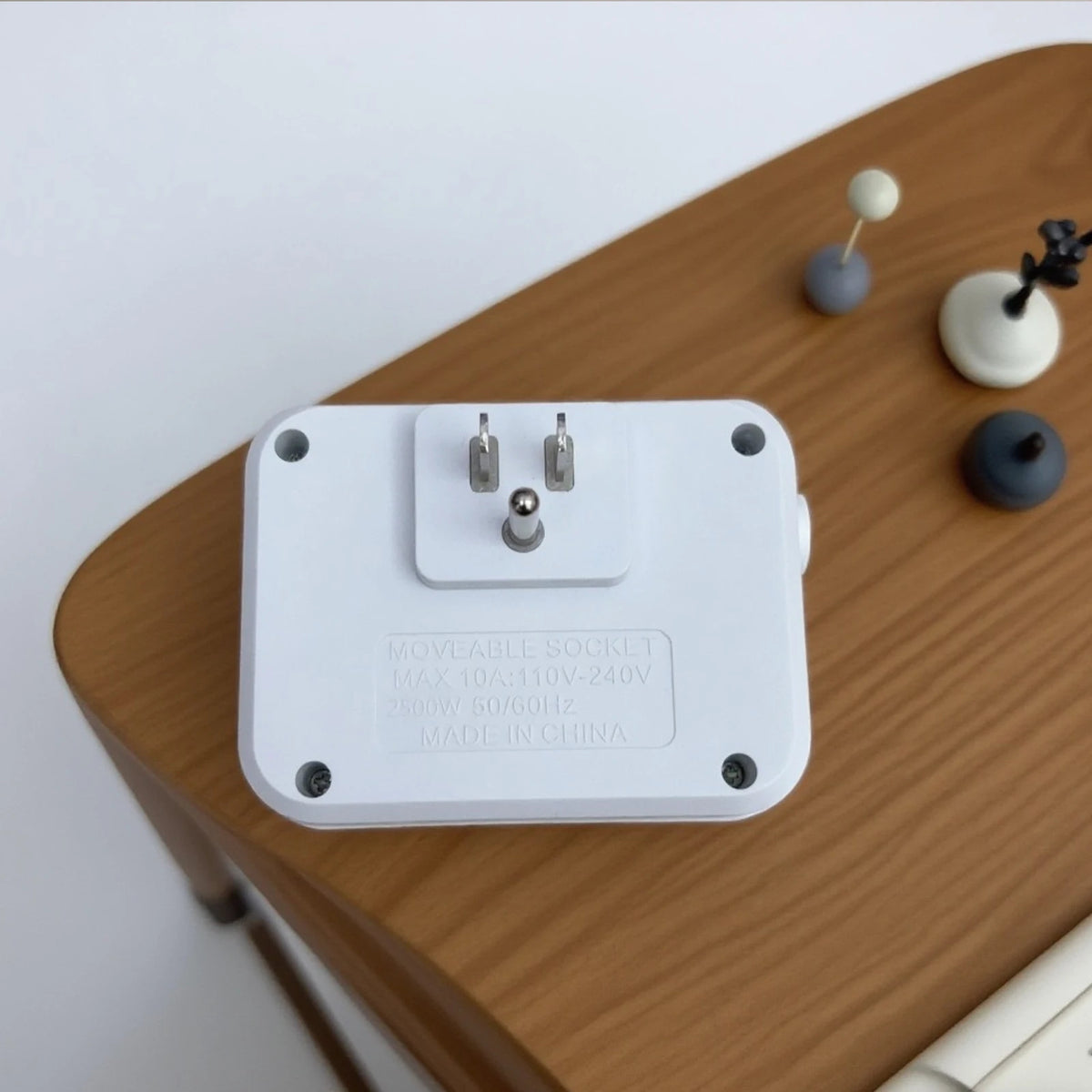 Razširjevalnik ameriške vtičnice z vhodi USB in USB-C
