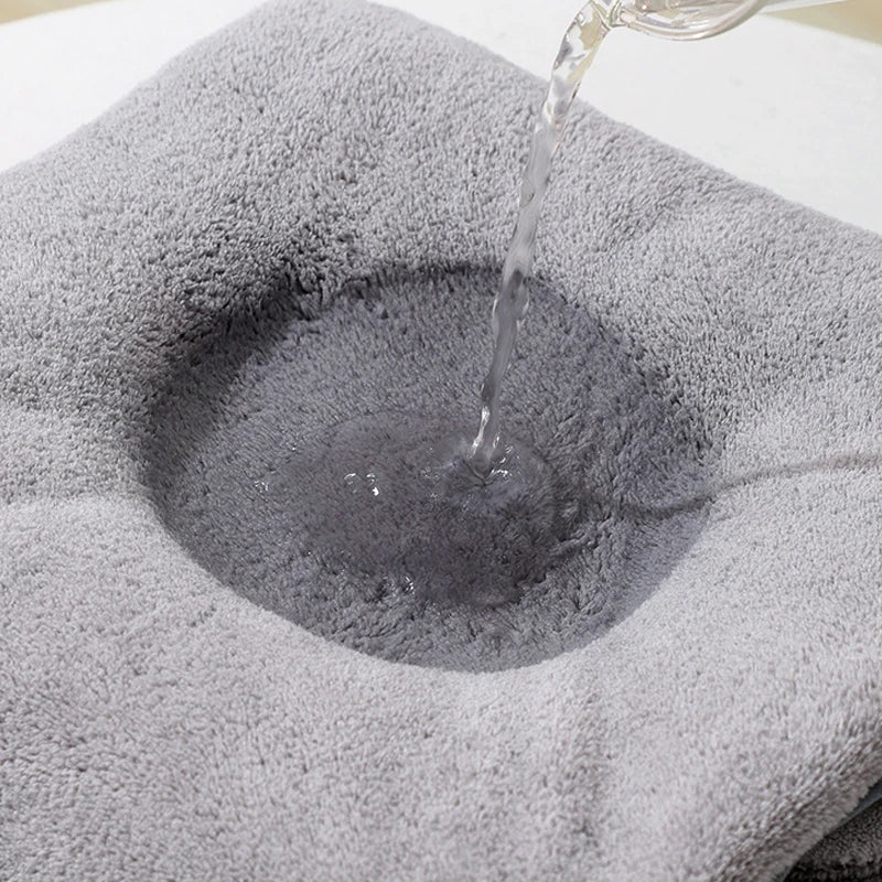 Mäkký detský župan s kapucňou a kresleným motívom