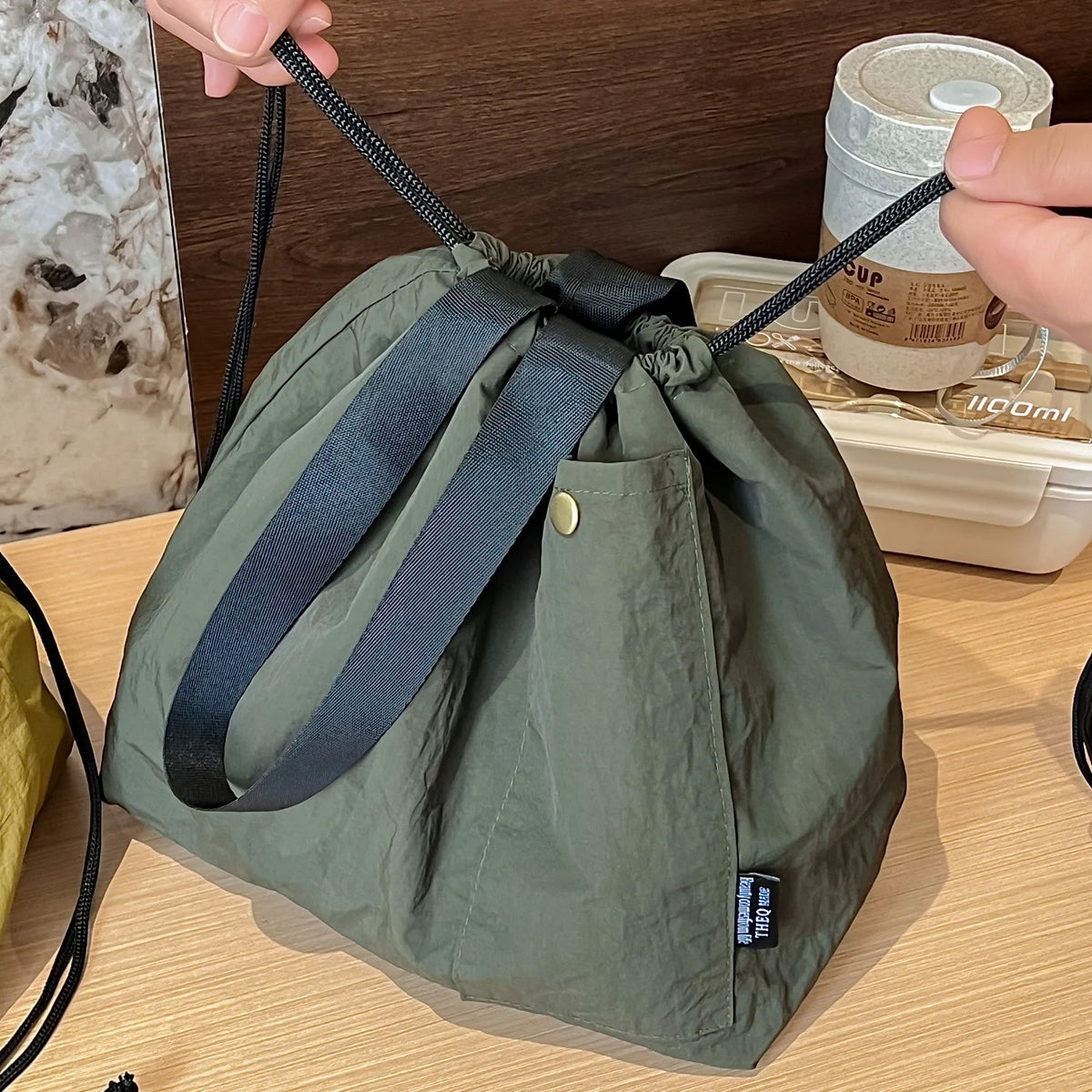 Herbruikbare geïsoleerde lunchtas met trekkoord