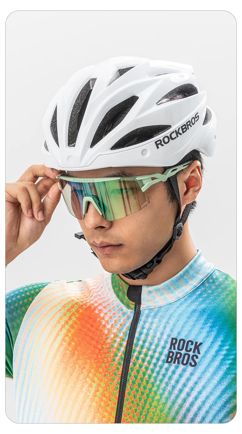 Photochromic Cycling Glasses with Anti-Fog Protection