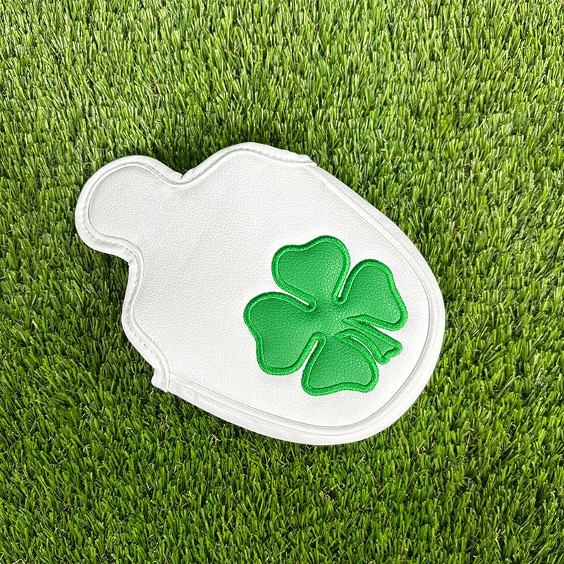 Schlägerhaube für Golf-Putter mit Kleemuster
