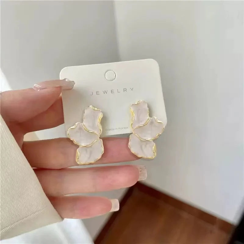 Fashion Delicate Gold Plated Irregular Back Earrings Heavy Design High Quality Cream Flower Earrings, The Best Family Gift For i