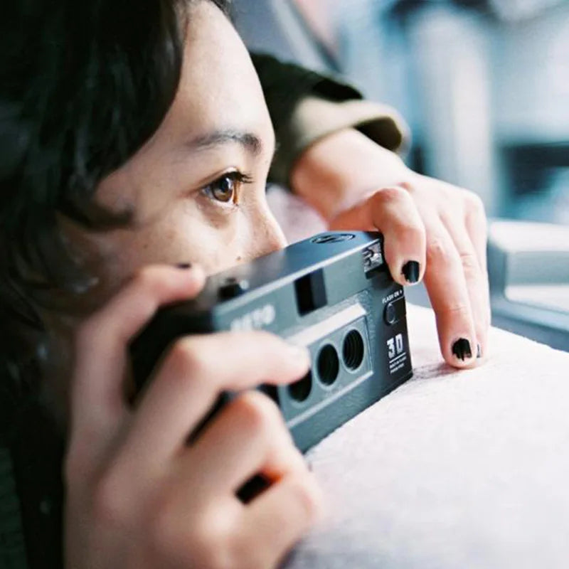 Reusable 35mm 3D Film Camera with Flash