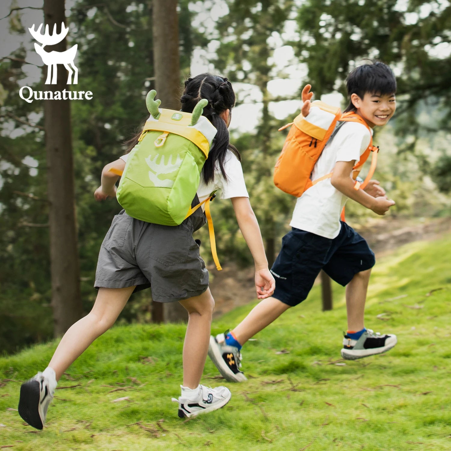 8L Kids Lightweight Hiking Backpack Breathable Nylon Daypack