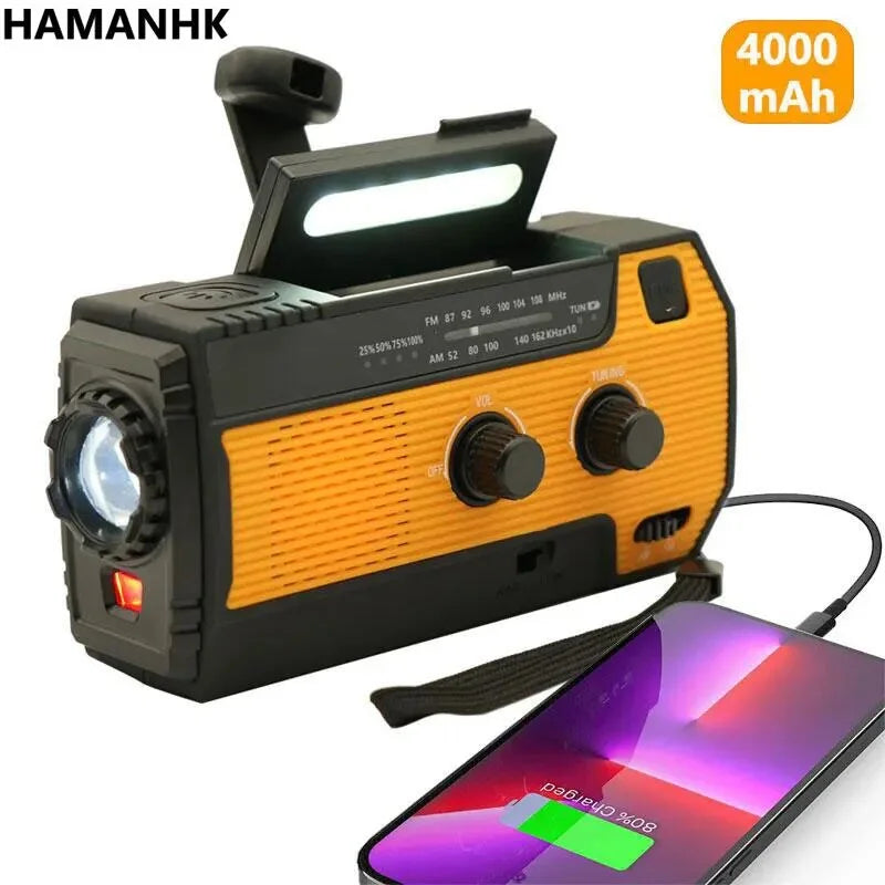 AM/FM rádio so solárnym napájaním a ručným dobíjaním