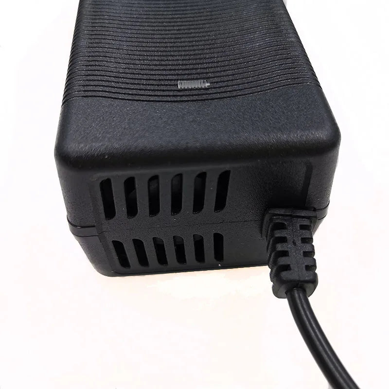29.4 V 4 A-oplader til kompatible 7S Li-ion-batteripakker