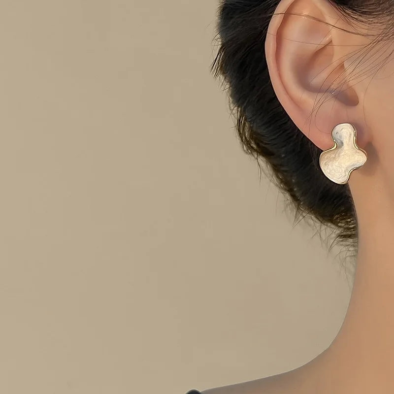 Abstract Alien White Color Cloud Irregular Stud Earring for Women Temperament Ear Jewelry Simple Christmas Valentine's Day Gift