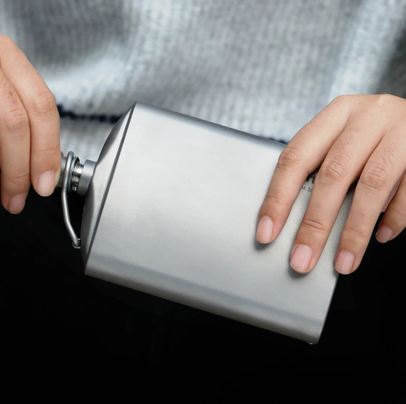 Portable Pure Titanium Hip Flask with Funnel, 200ml/260ml