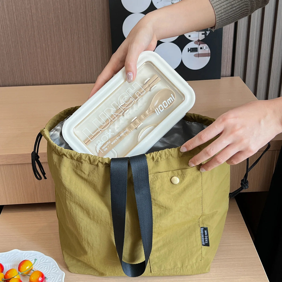 Herbruikbare geïsoleerde lunchtas met trekkoord