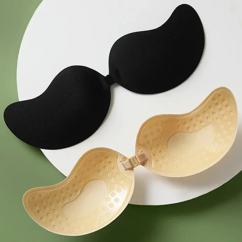 Reggiseno adesivo senza bretelle con chiusura frontale