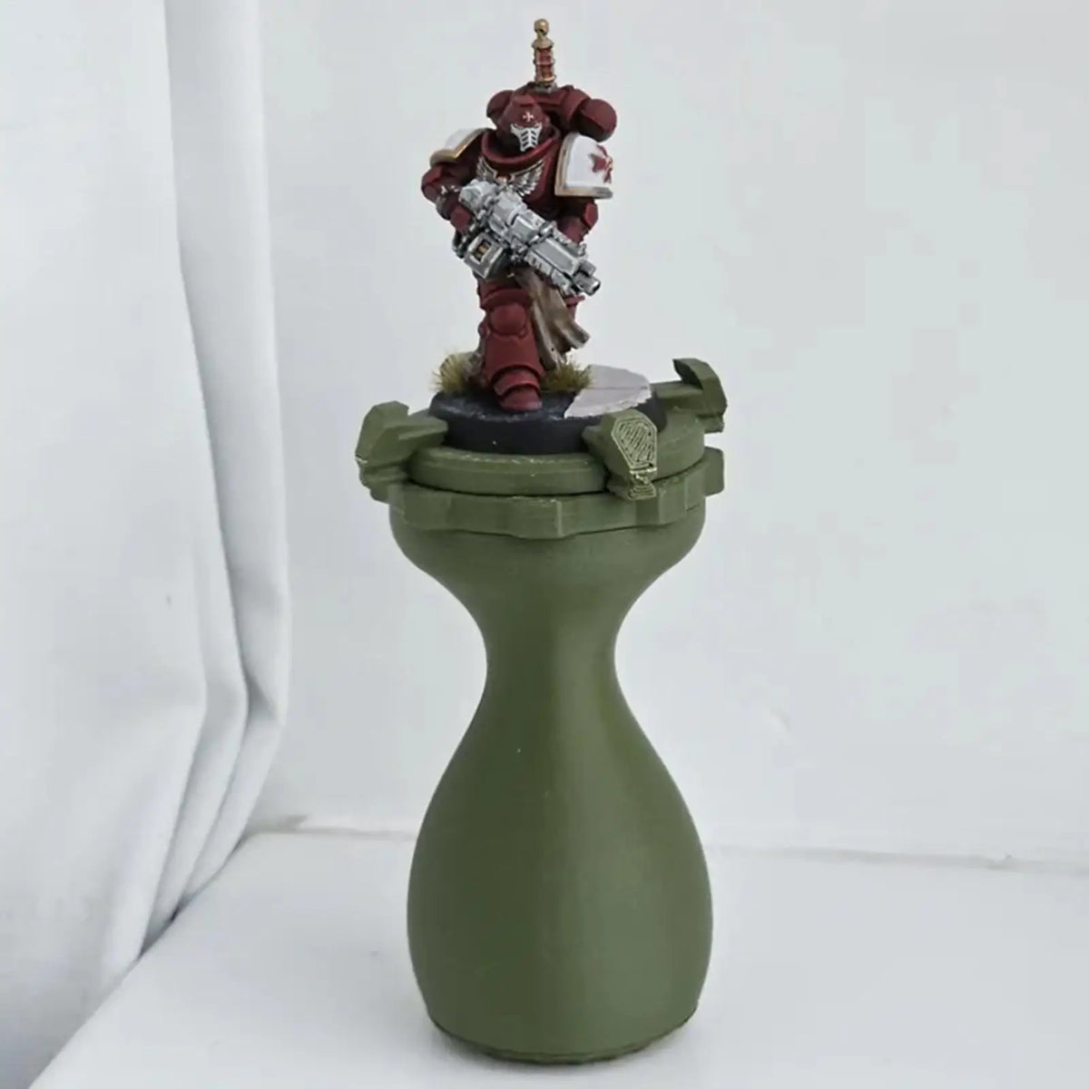 Nastavitelná ruka pro malování miniatůr