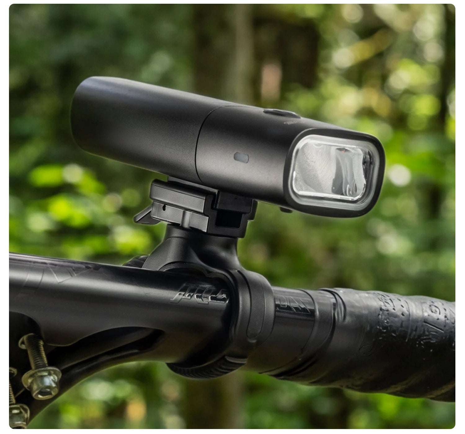 950LM USB Rechargeable Bike Headlight with IPX6 Waterproof