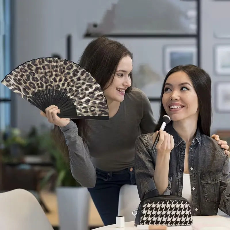 Leque dobrável com padrão de leopardo, castanho