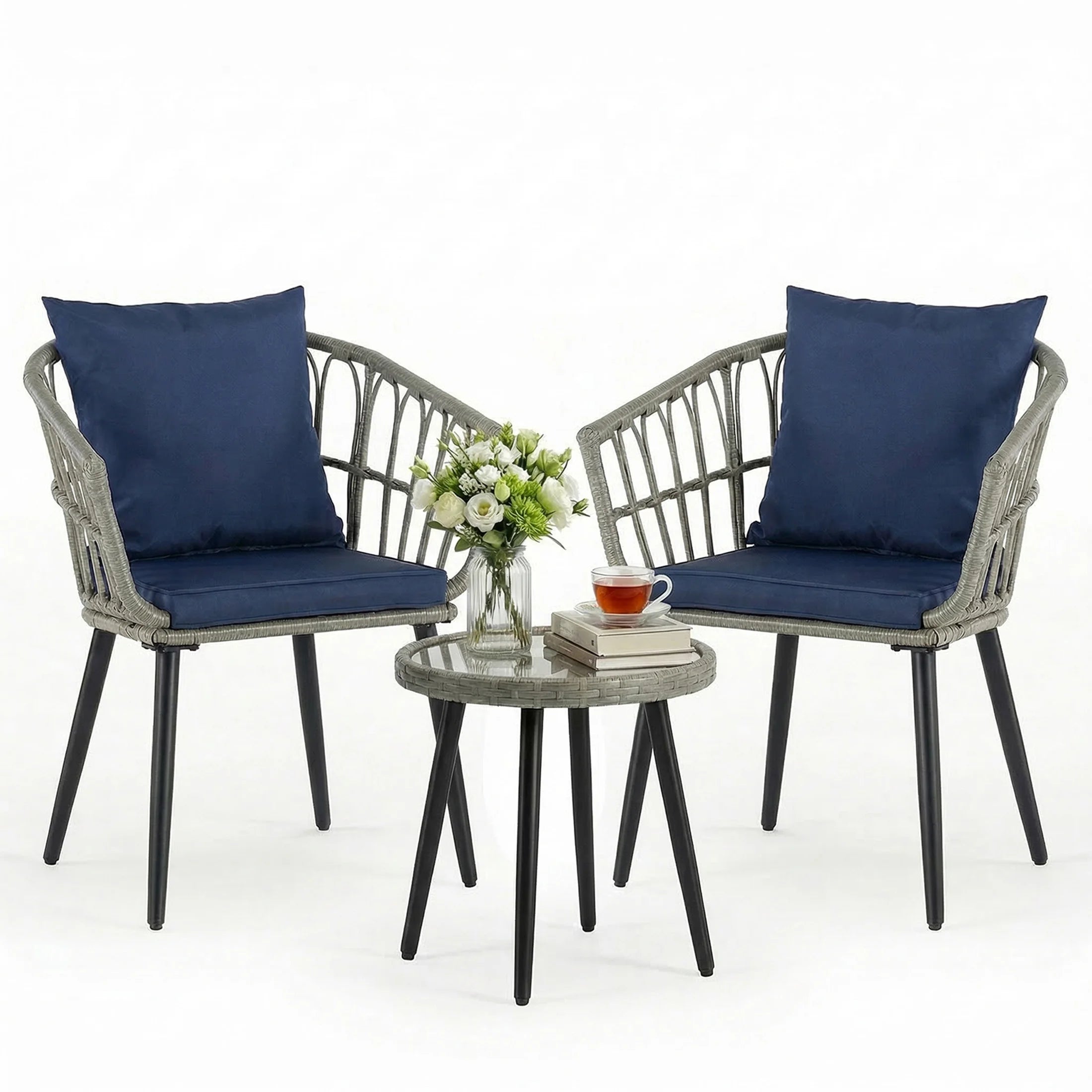 Set da esterno JHK 3 pezzi in vimini con cuscino morbido e tavolo con struttura in acciaio e vetro, sedie da patio intrecciate a mano per giardino e prato