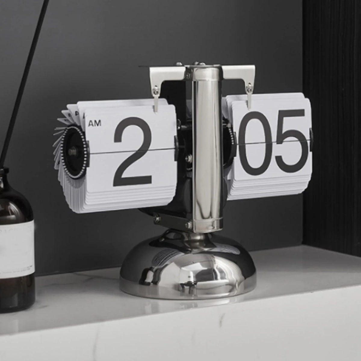 Reloj de escritorio retro de páginas giratorias
