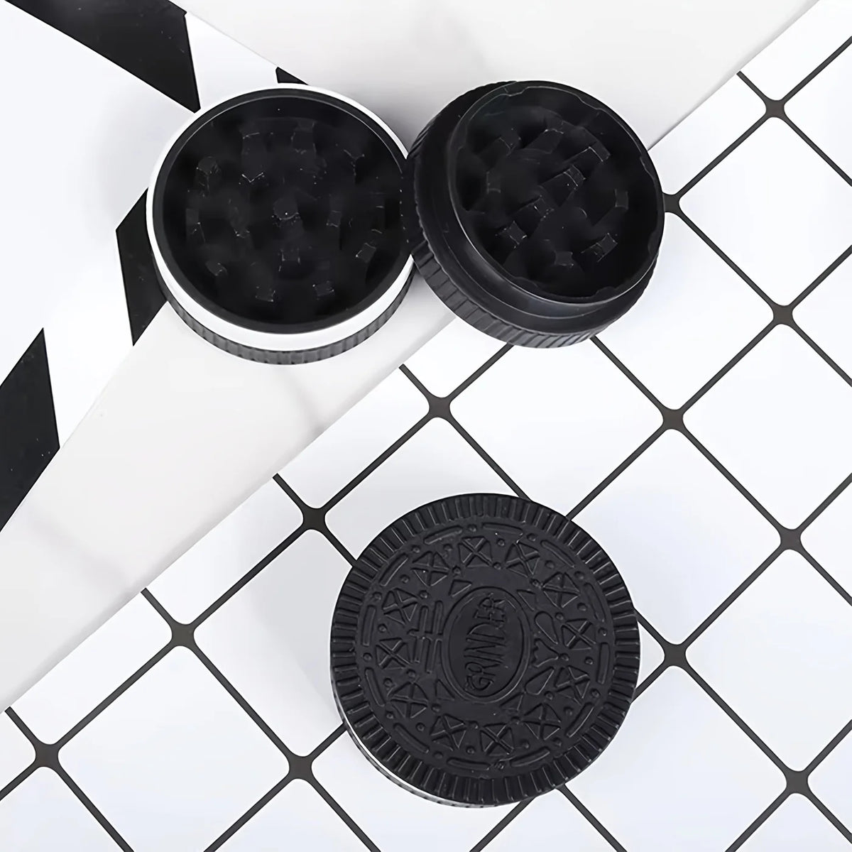 Cookie-Shaped Manual Spice Grinder, 2.2 Inch