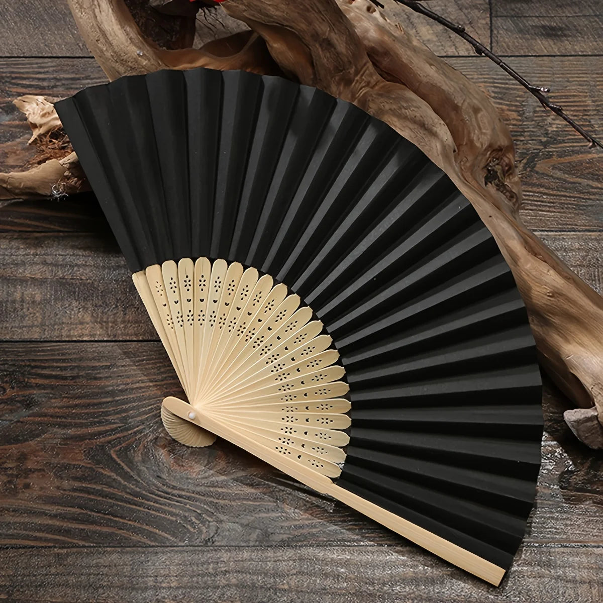 Leque dobrável de mão em bambu