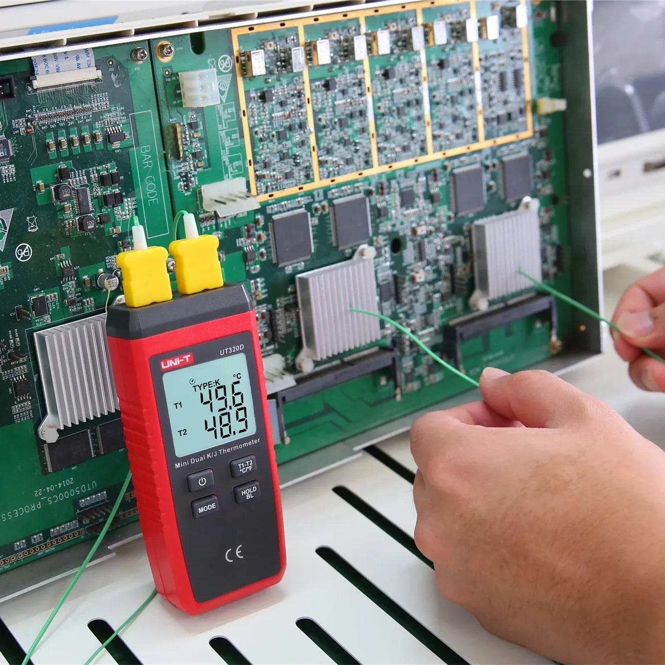 UNI-T UT320A UT320D Digital Thermometer Mini Dual Contact Thermocouple Type K J High Temperature Meter Tester -50℃ to 1200℃