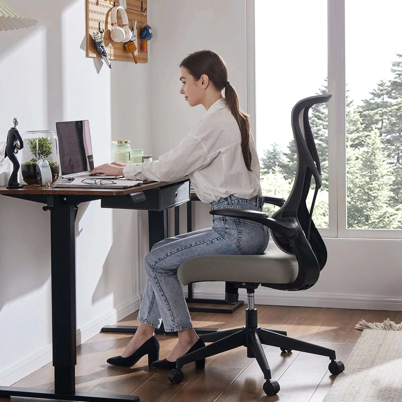 Ergonomic Mesh Office Chair with Lumbar Support & Flip-Up Arms-LIGHT GRAY / United States