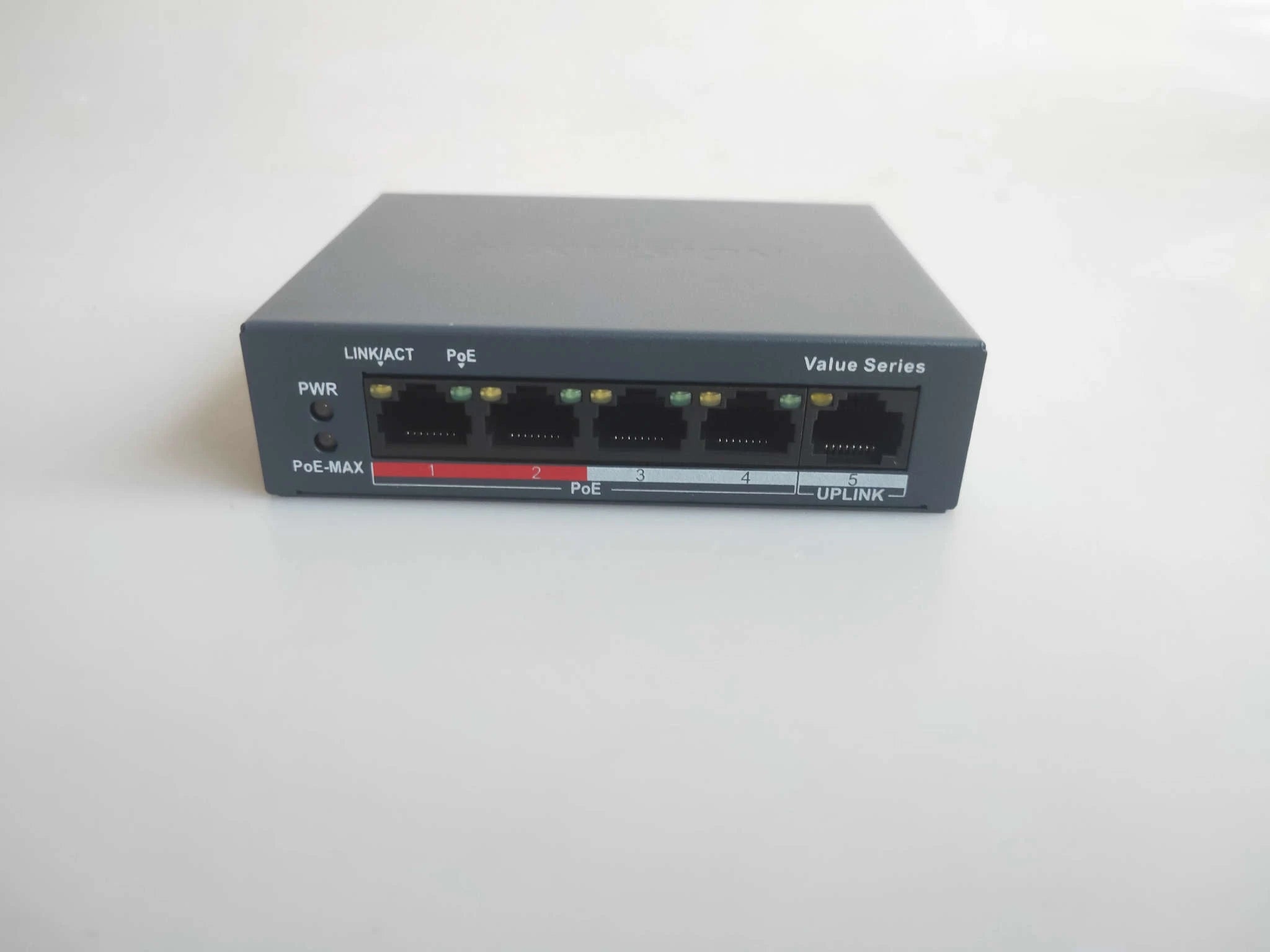 HIKVISION 4-Port Fast Ethernet PoE Switch DS-3E0105P-E/M-Default Title