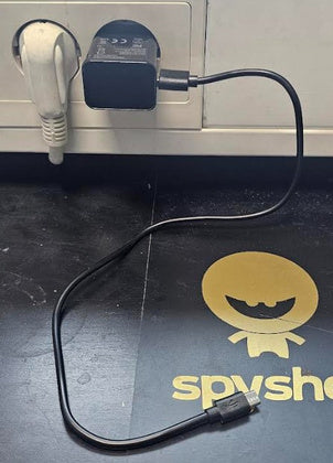 IP WiFi kamera skrita v USB polnilcu, omogoča ogled od kjerkoli 128GB.