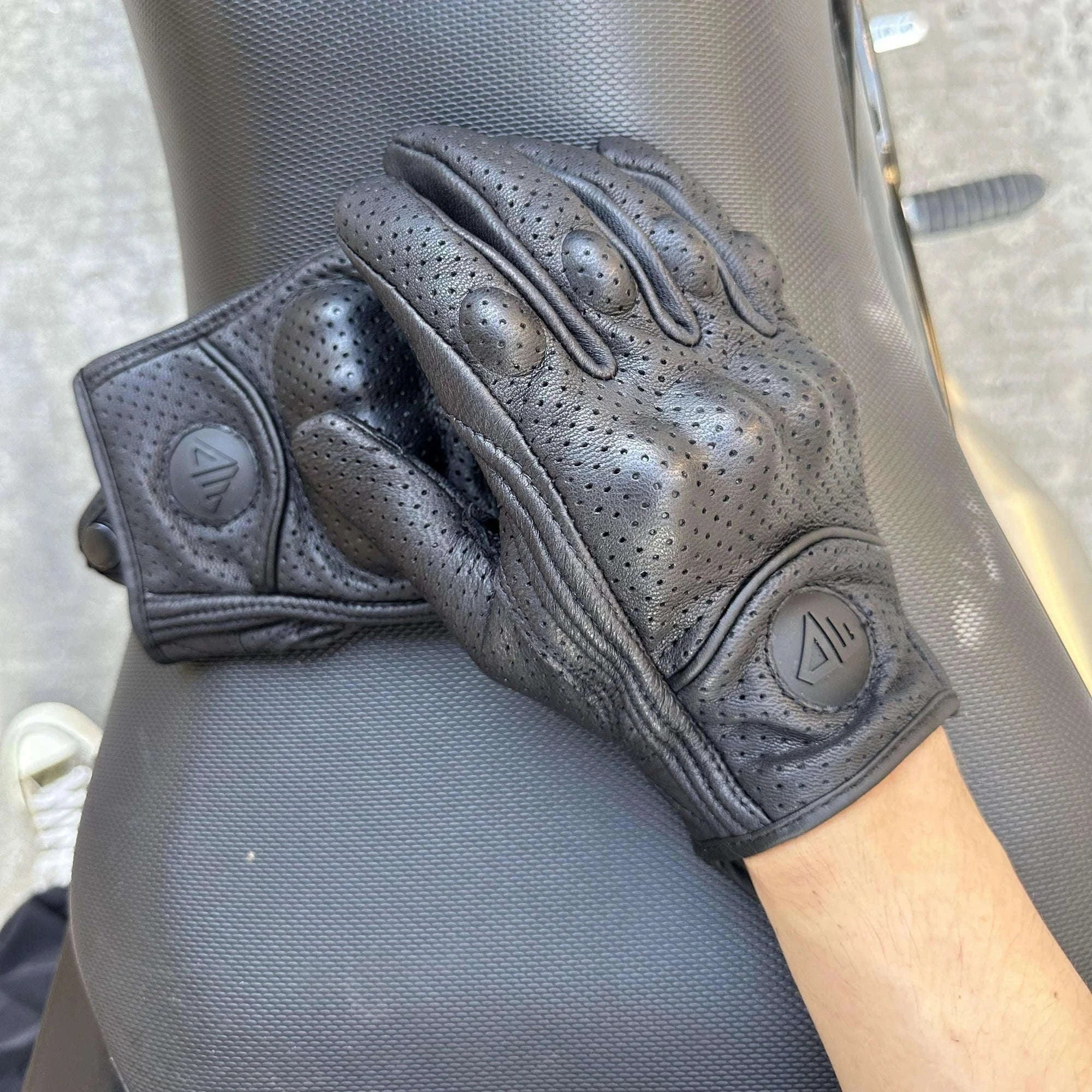 Leather Motorcycle Gloves for Men & Women, Grip Control Fit-non perforated / XL